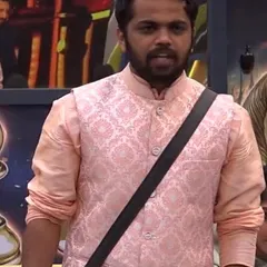 Another look for Dhanraj Achar from Bigg Boss. This is a more traditional peach-coloured kurta with a matching brocade jacket. It’s perfect for festive occasions.