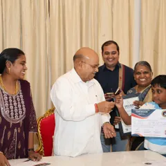 It was a moment of immense pride for our academy when our students from the R.T. Nagar branch met the Honorable Governor of Karnataka, Shri Thawar Chand Gehlot. Seeing their talent recognized at such a high level was truly a joyous occasion for our community.