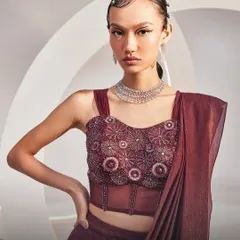 The blouse for the Isla Saree Set features a corset with intricate floral-inspired beadwork. The sheer panels and sweetheart neckline add a modern, feminine touch.