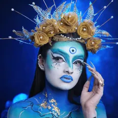 The complete look, featuring gold leaf details on the body and an intense, captivating gaze. This is avant-garde makeup at its finest.