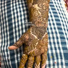My signature hibiscus flowers are my pehchaan. This design shows how I use bold floral work to create a pattern that is both modern and traditionally rich, perfect for the contemporary bride.