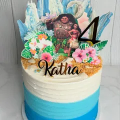 When the kids are obsessed with Moana, you let them have a Moana cake! This design features an ocean-blue ombre effect, edible sand, and characters from the movie, complete with chocolate sail decorations.
