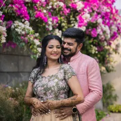 A beautiful collection of photos from Disha and Sumanth's pre-wedding shoot. Her makeup is soft and romantic, perfect for these candid and posed shots in a lovely garden setting.