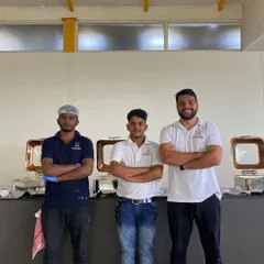 Our team ready to serve at a corporate lunch event. We ensure everything is set up professionally, so your employees can enjoy a seamless and delicious meal experience without any hassle.