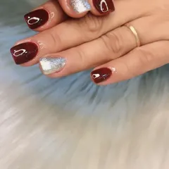 A classic holiday or party look with deep maroon nails and a sparkling silver accent nail.