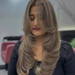 This is what I call an "expensive" blonde. I created this stunning ash blonde look with a global color base and carefully placed highlights, finished with a layered haircut to make the color pop.