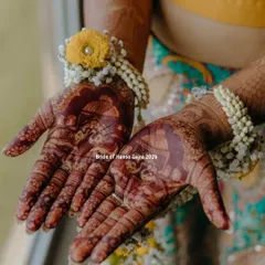 A close-up of the stunning dark stain on the bride's palms. This is the result of using natural henna and following the right aftercare, ensuring the design looks its best.