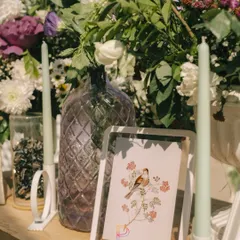 This tablescape is serving luxury with a side of sass. The vase is blooming like it has secrets, the tiny frame is lost in thought, and the candle is pure emotional support. It’s a whole vibe.