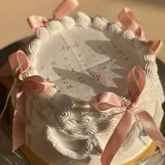 A beautiful vintage-style burn away cake with delicate piping and satin bows. The calendar on top adds a personal touch before the fiery reveal.