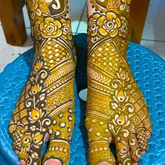 The matching themed design for the bride's feet. Here, I have included portraits of Lord Ganesha, a symbol of good beginnings, which is a beautiful and auspicious element for a wedding.