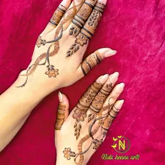 A simple and elegant design for a client who wanted something modern. This vine pattern gracefully wraps around the fingers and wrist, accented with small flowers.