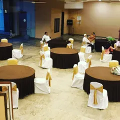 Even with restrictions, we ensure your wedding day is beautiful. This photo shows an indoor seating arrangement designed for social distancing without compromising on elegance, using classic brown and gold decor.