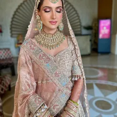 My signature summer bridal glow for a bride with oily, acne-prone skin. This look proves that with the right skin prep and technique, you can achieve a dewy, long-lasting finish that looks fresh, not greasy.