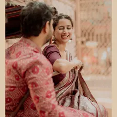 A moment of pure, uninhibited laughter on a cycle rickshaw. This candid shot perfectly captures the fun and playful side of their relationship, which is the main goal of my "real you" photography approach.