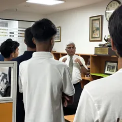 Our players listen intently during a one-on-one consultation at the SUMONA Institute. Following their fitness scans, each player receives personalized feedback from a sports psychologist to understand their data and make targeted improvements.