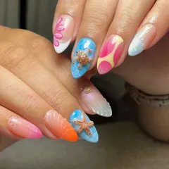 We brought the entire beach to this set of custom extensions. It features hand-sculpted 3D elements like a sea turtle and starfish, seashell textures, vibrant ombre, and realistic water droplet effects.
