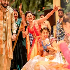 The Haldi ceremony is all about playful fun and family blessings. We love incorporating spontaneous dance moments like this into the celebration, making sure every part of your wedding is filled with laughter and great memories.