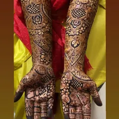 A classic example of full bridal coverage. This design features a beautiful blend of checkerboard patterns, floral motifs, and paisleys, creating a rich and textured look perfect for a traditional wedding.