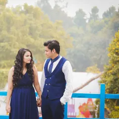 A simple, held-hand pose on a bridge during an outdoor shoot. My goal is to guide you into natural positions that feel comfortable and look great on camera.