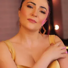 A golden goddess look created in our studio. We teach a variety of glamorous looks in our professional makeup course, perfect for parties, events, and red carpets.