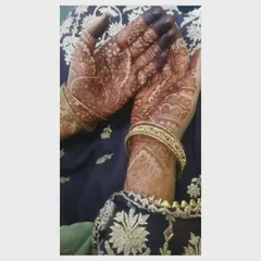 A closer look at the rich stain on the palms from a traditional design. The deepest color always appears here, which is what makes the design so striking.