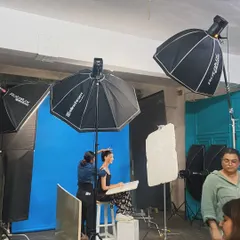 A glimpse into a hands-on learning session. Here, we are building a classic portrait lighting setup with an umbrella and softbox, demonstrating how different light shapers create specific moods for beauty and fashion photography.
