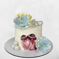 A heartfelt mother-daughter cake. This design features a beautiful edible image, delicate sugar flowers, and elegant pearls, celebrating that special bond.