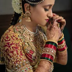 A key part of my course is teaching how to balance bold tradition with soft glamour. This bride's metallic-toned makeup enhances her features without overpowering her stunning red and gold Kanjeevaram and heavy jewelry.