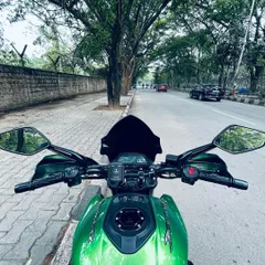 Another cockpit view, showing the wide handlebars and mirrors that give a great view of the road ahead and the city around.