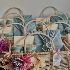 A beautiful way to say "thank you" to your guests. These luxurious jute hamper baskets are filled with premium roasted nuts, Shahi Thandai mix, and sweets wrapped in a satin silhouette.