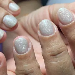 Another view of the simple and elegant glitter overlay, perfect for adding strength with a touch of sparkle.