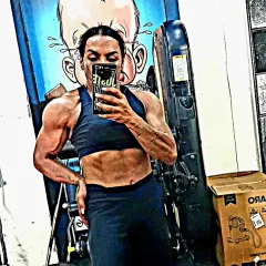 A quick gym selfie to check my progress. I believe in daily accountability, both for myself and my clients. You can see the vascularity and muscle separation that comes from a precise nutrition plan.