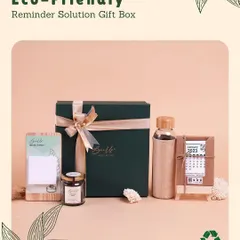 The Reminder Solution Gift Box is a perfect blend of sustainability and utility. It includes a glass bottle with a jute sleeve, a desk calendar, and a notepad with a wooden base.