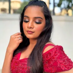 A closer look at the blended smokey eye. I use high quality products and techniques to ensure the eye makeup is seamless and lasts all night without creasing.