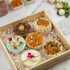 Our Fusion Globe Cakes are perfect for gifting or personal indulgence. This hamper-friendly assortment includes unique flavours like Thandai Cheesecake, Parle-G Tres Leches, and Pistachio Kunafa, beautifully presented in a wooden tray.