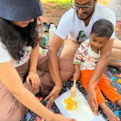 A beautiful moment of connection as a family works together on a flower pounding art piece at our Cubbon Park session. These workshops are a wonderful way for parents and children to bond through shared creative play.