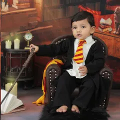 A wider shot of the Harry Potter theme, showing the magical library backdrop with floating candles and books.