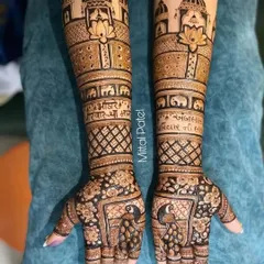 This full bridal design is a tribute to tradition, featuring palace architecture, elephants, and beautiful peacocks on the palms. The Sanskrit script adds a sacred and personal element to the artwork.