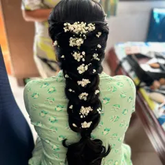 A thick, voluminous fishtail braid decorated with clusters of baby's breath. This is a gorgeous and romantic option for a Mehendi or Sangeet.