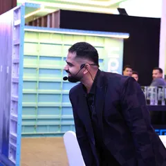 A candid moment captured during a corporate event. I am always moving, interacting, and looking for the next opportunity to create a moment of surprise.