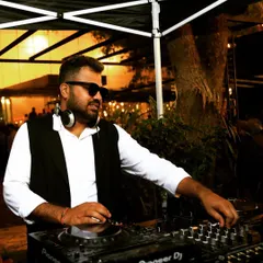 A candid shot from a sundowner set. I adapt my style and music to fit any setting, from a relaxed evening vibe to a high-intensity party.