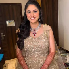 A happy and radiant bride, loving her sangeet look. The glowing skin and voluminous hair make her look and feel like a star.
