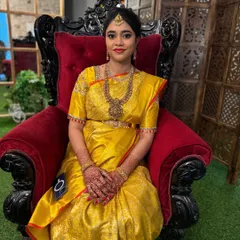 A full view of the mom-to-be in her beautiful yellow silk saree and antique jewellery.