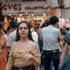 This woman looked right at my camera in a crowded Lajpat Nagar market. I teach you to embrace these moments. Instead of shying away, you can capture an intimate and direct portrait that tells a story.