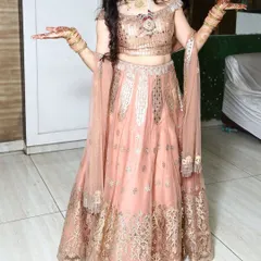 Here is another client showing off her full look for a party. The rented jewellery, including the layered necklace and bangles, pairs beautifully with her peach and gold lehenga, creating a festive and celebratory style.