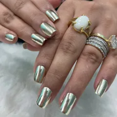 Make a bold statement with these full-coverage liquid gold chrome nails. This reflective, mirror-like finish is applied over perfectly shaped square extensions for a look that is pure luxury and guaranteed to turn heads.