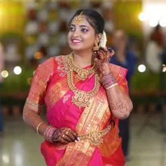 For this traditional look, we aimed for a fresh, natural base that gives a radiant glow without feeling heavy. The focus is on luminous skin and beautifully defined eyes, allowing her natural beauty to shine through on her special day.