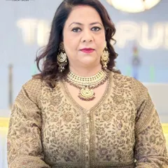 Royal elegance redefined. This look speaks confidence, grace, and timeless beauty.