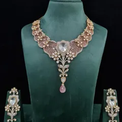 A delicate pastel pink version of our Victorian-style necklace set. This piece combines vintage design with a modern color palette.