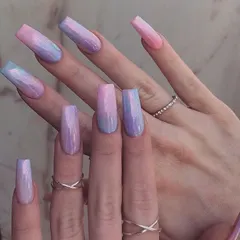 A dreamy dual-tone chrome effect on long, coffin-shaped nails. This set transitions from a soft pink to a light blue, all with a beautiful iridescent finish.